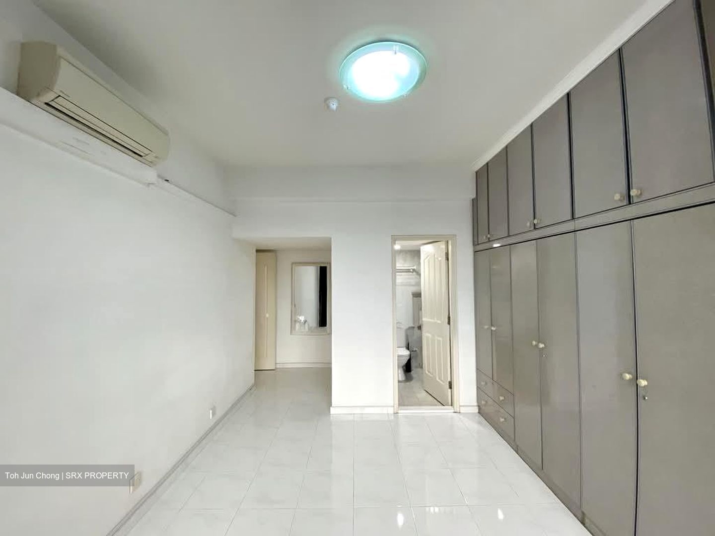 International Plaza (D2), Apartment #584937681